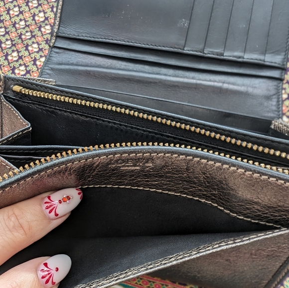 LOEWE Metallic Trifold Anangram Wallet - Picture 11 of 14